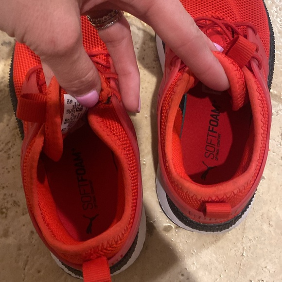 Kids red puma sneakers sz 13 - Picture 4 of 6